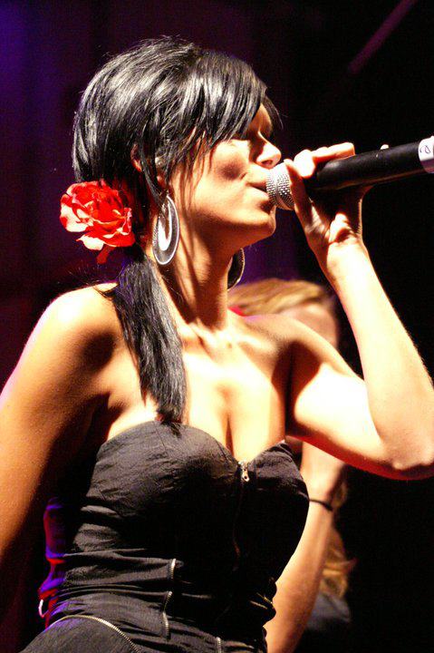 Mélissa Ouimet , chanteuse du groupe Broken Nails