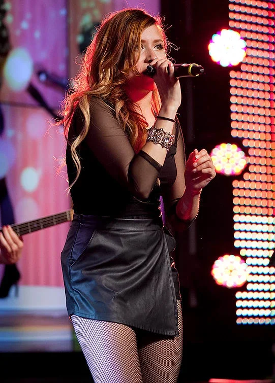 la chanteuse du groupe de musique