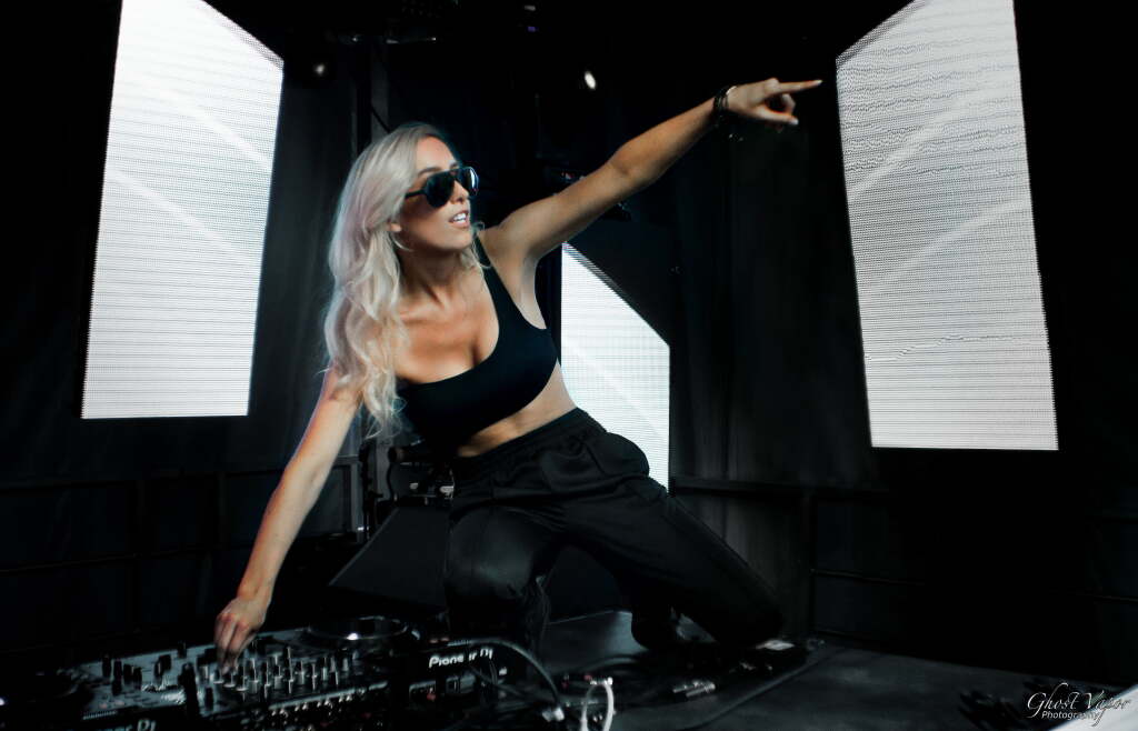 DJ Miss Shleton